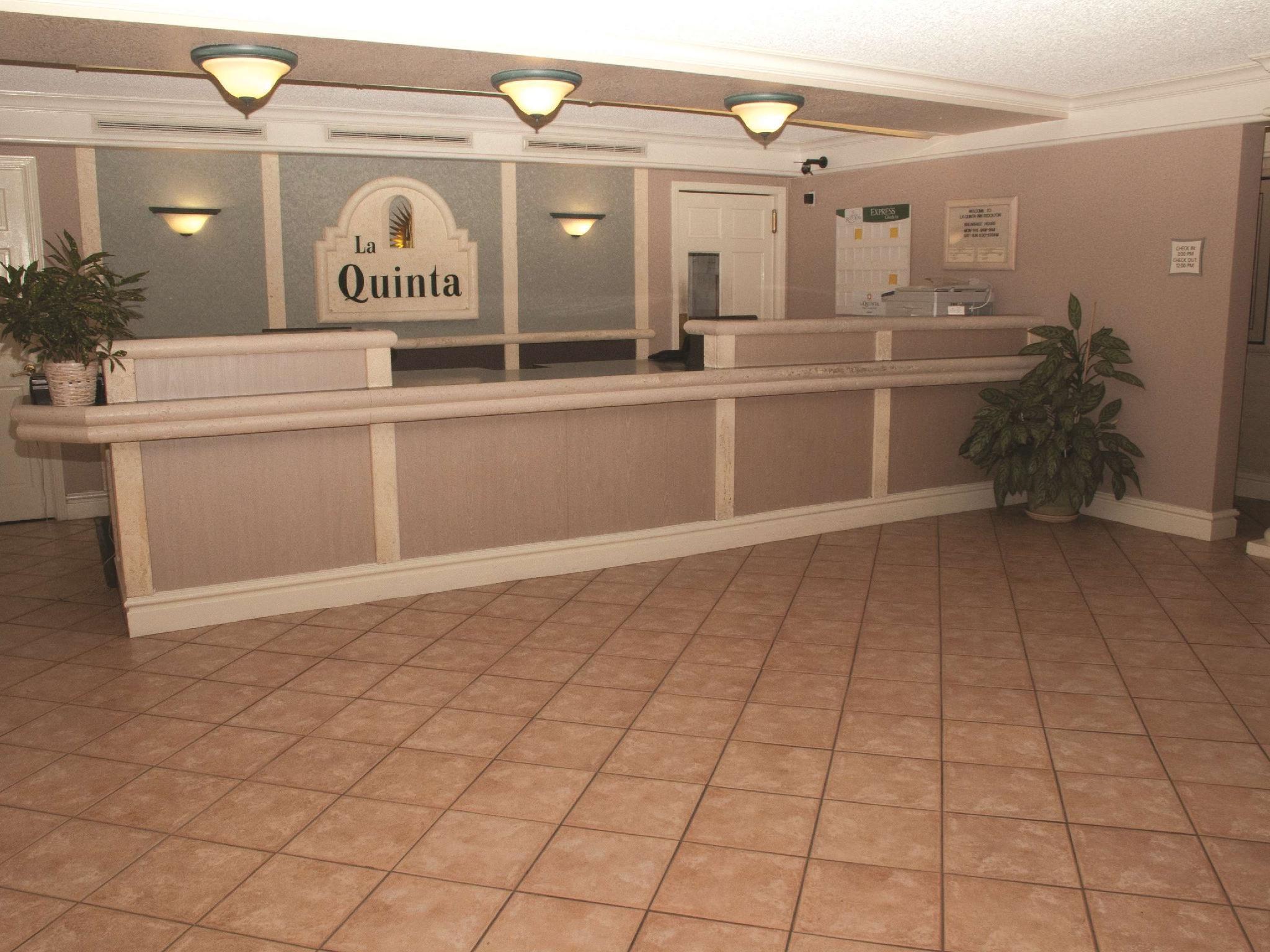 La Quinta Inn By Wyndham Stockton Exterior photo