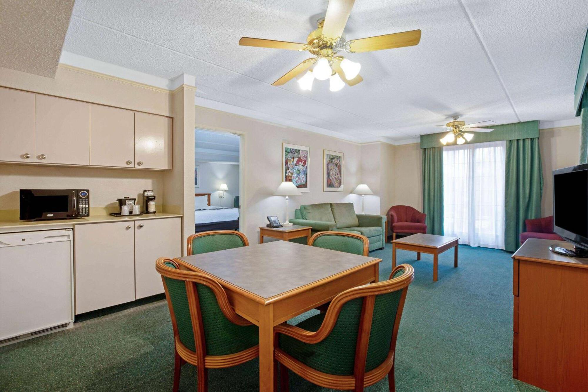 La Quinta Inn By Wyndham Stockton Exterior photo