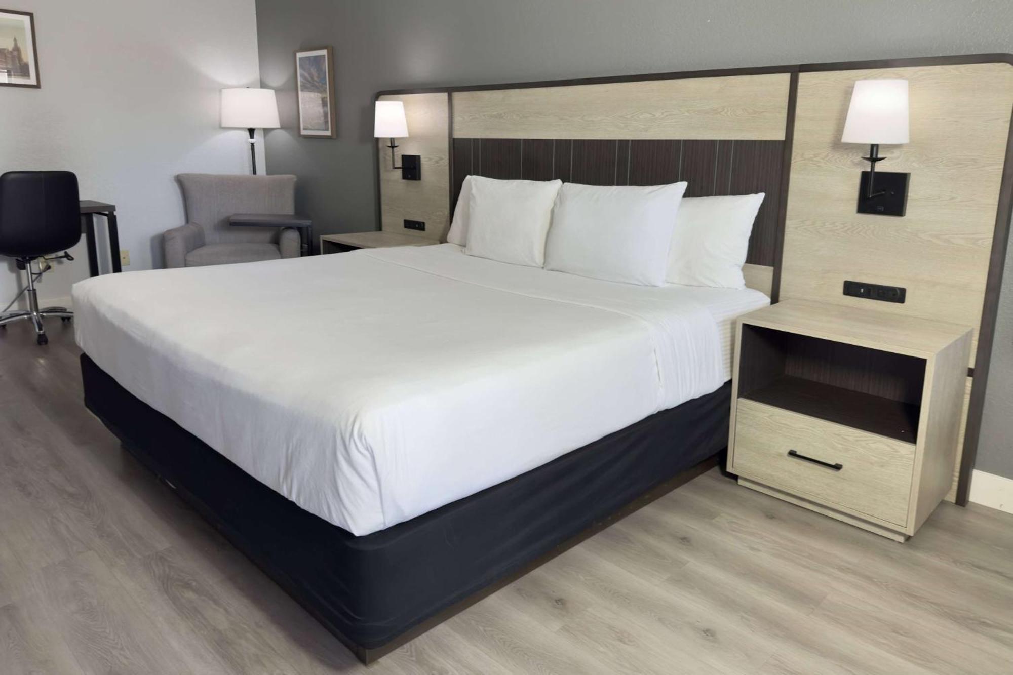 La Quinta Inn By Wyndham Stockton Exterior photo