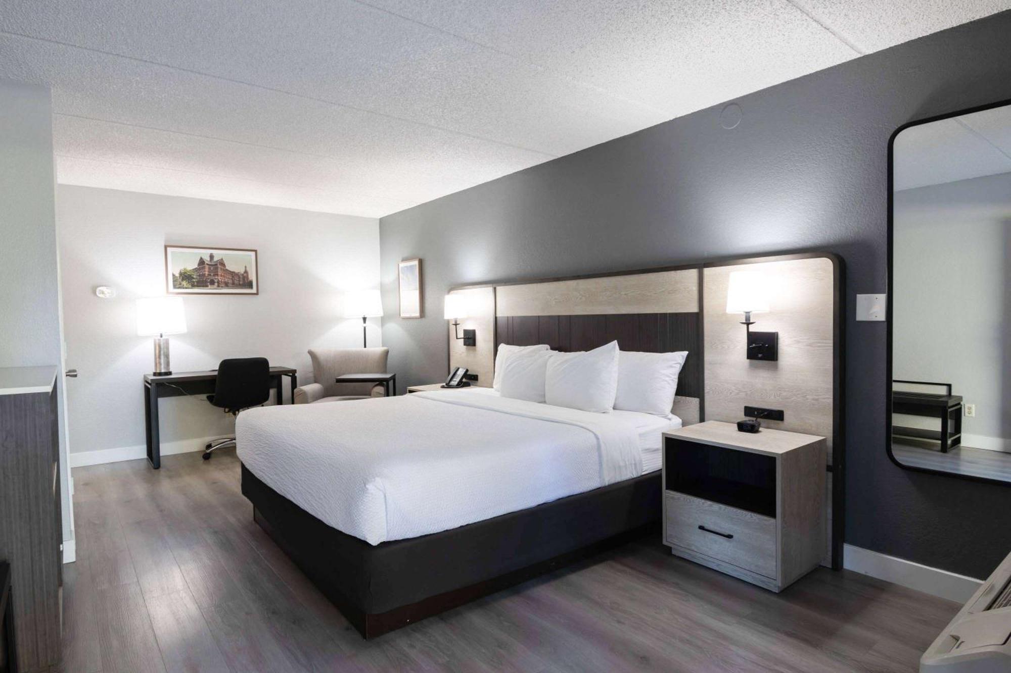 La Quinta Inn By Wyndham Stockton Exterior photo