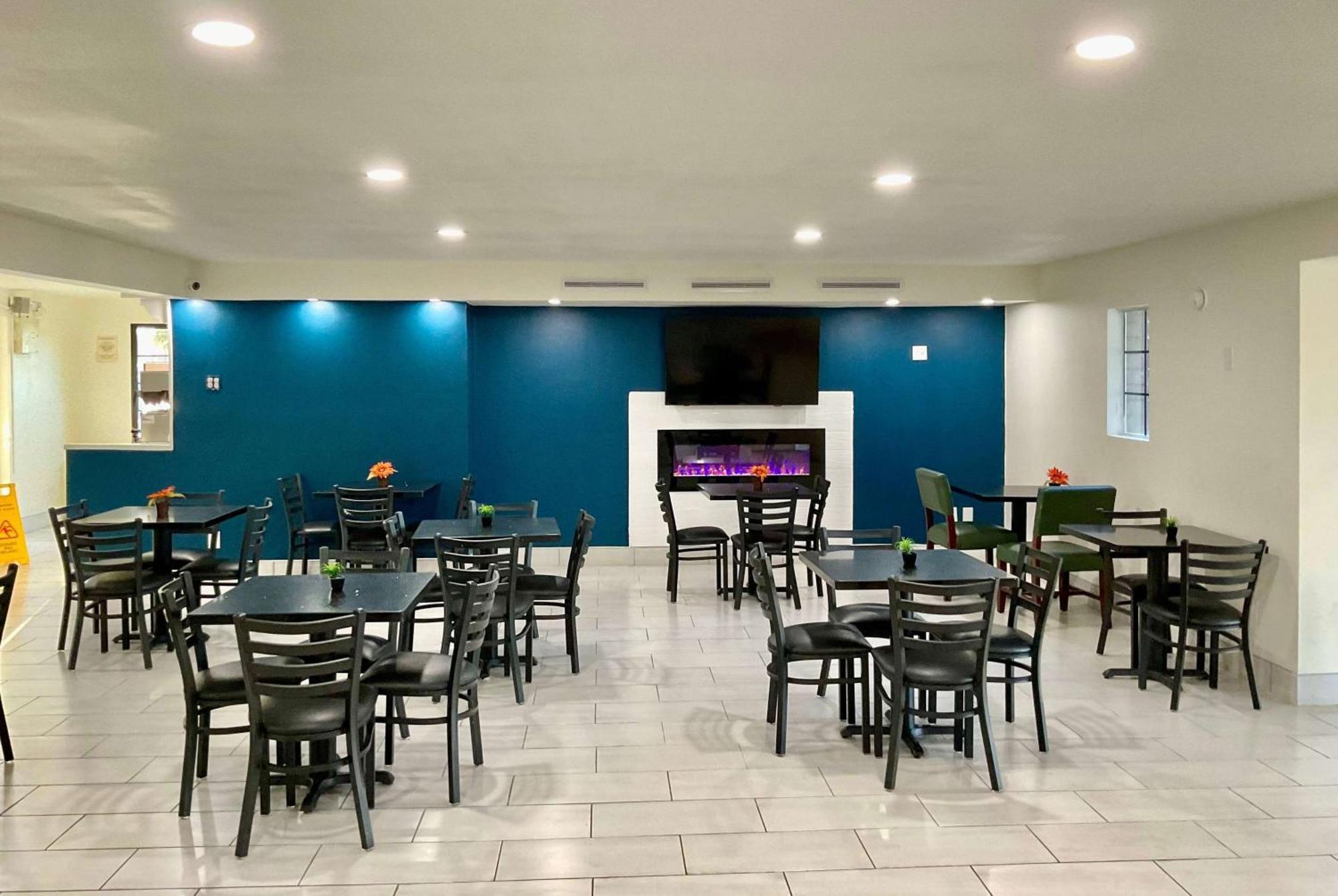 La Quinta Inn By Wyndham Stockton Exterior photo