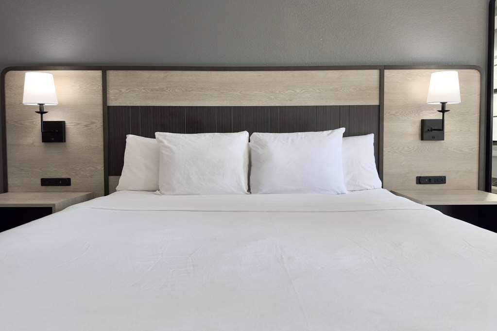 La Quinta Inn By Wyndham Stockton Room photo