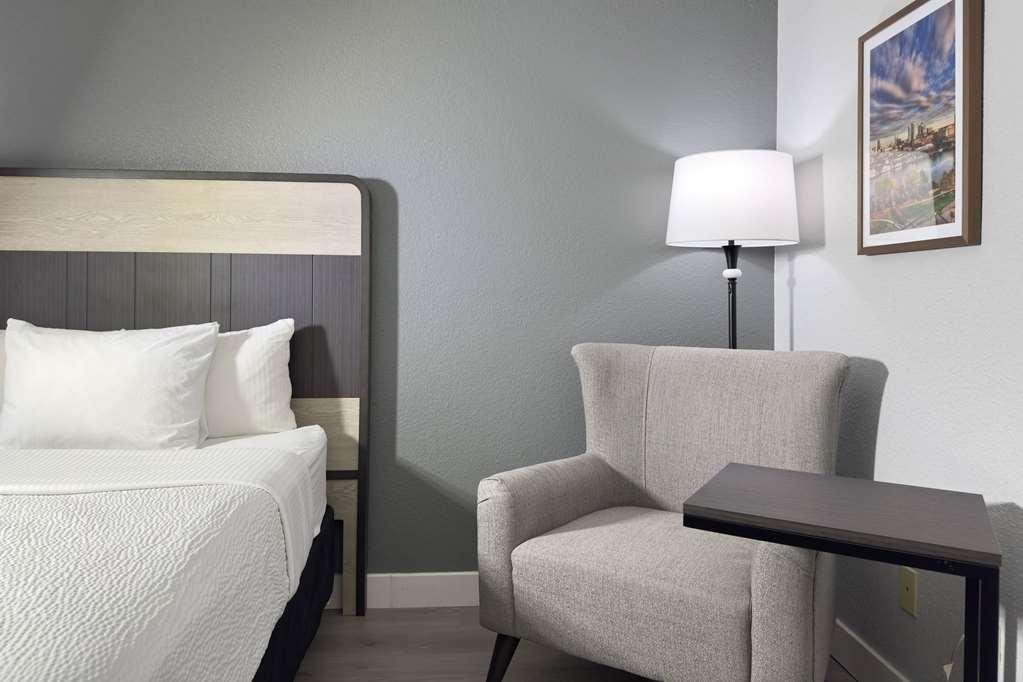La Quinta Inn By Wyndham Stockton Room photo