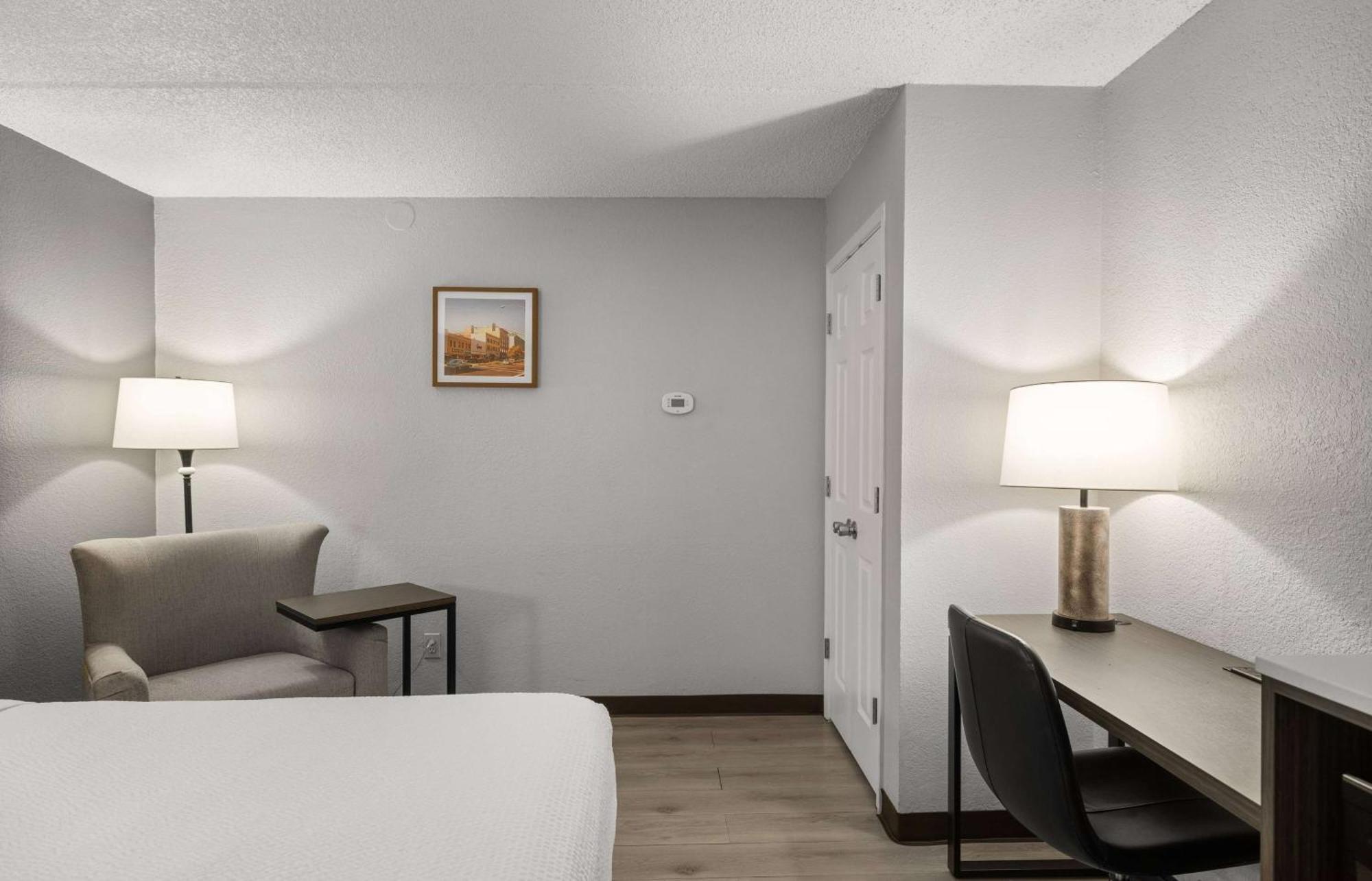 La Quinta Inn By Wyndham Stockton Exterior photo