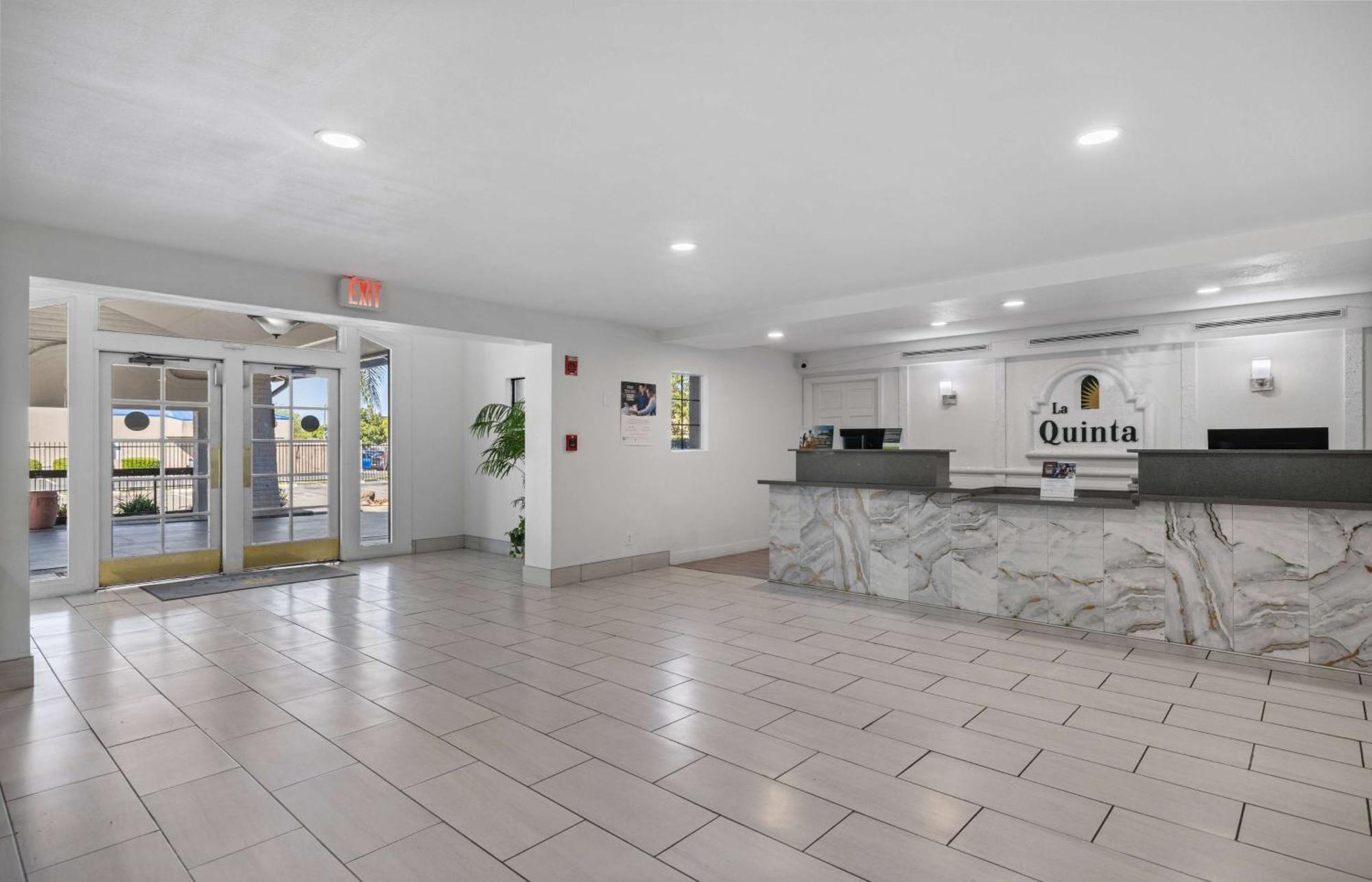 La Quinta Inn By Wyndham Stockton Exterior photo