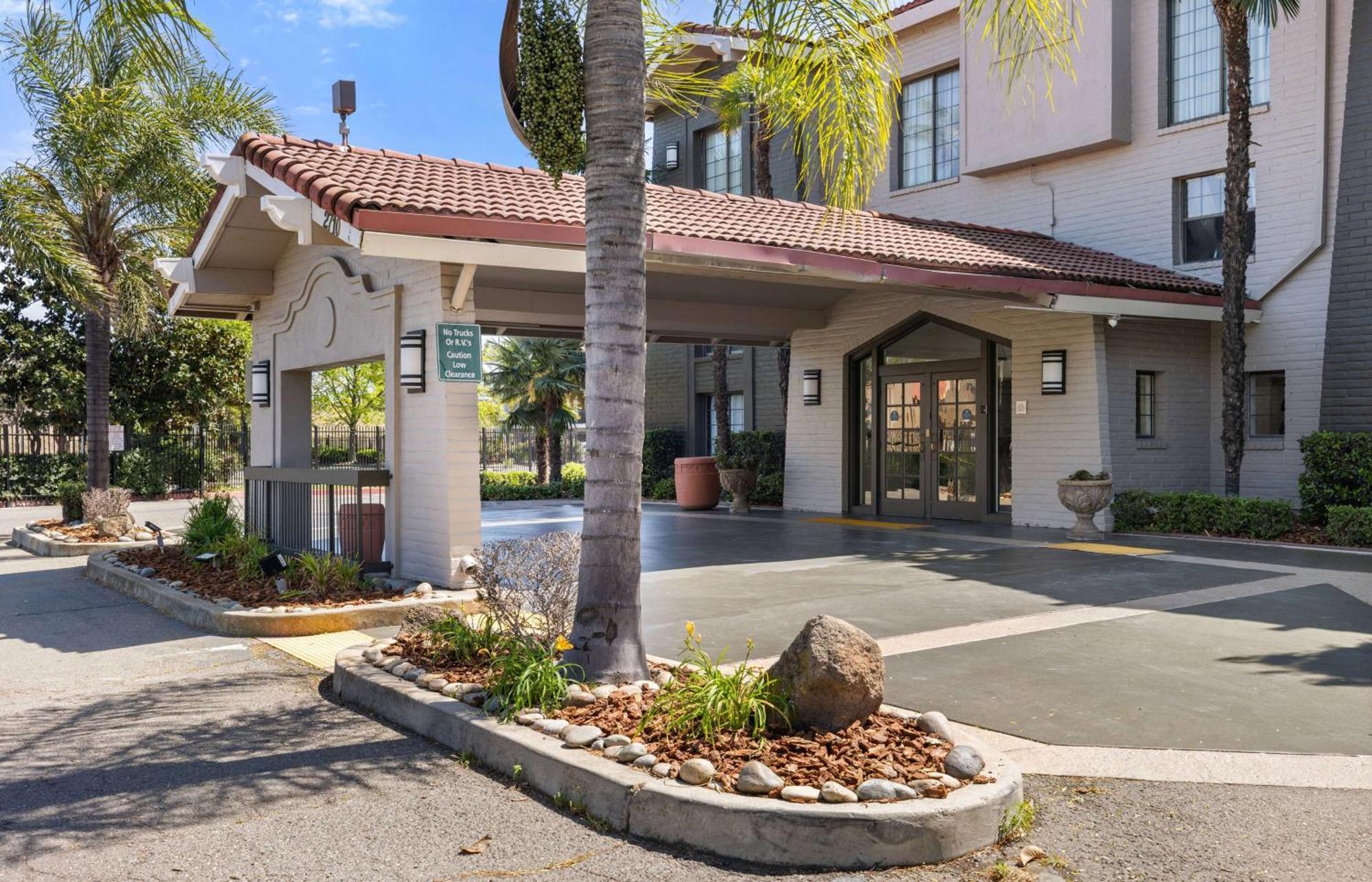 La Quinta Inn By Wyndham Stockton Exterior photo