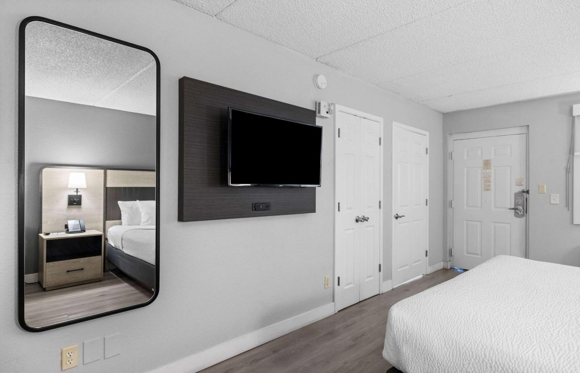 La Quinta Inn By Wyndham Stockton Exterior photo
